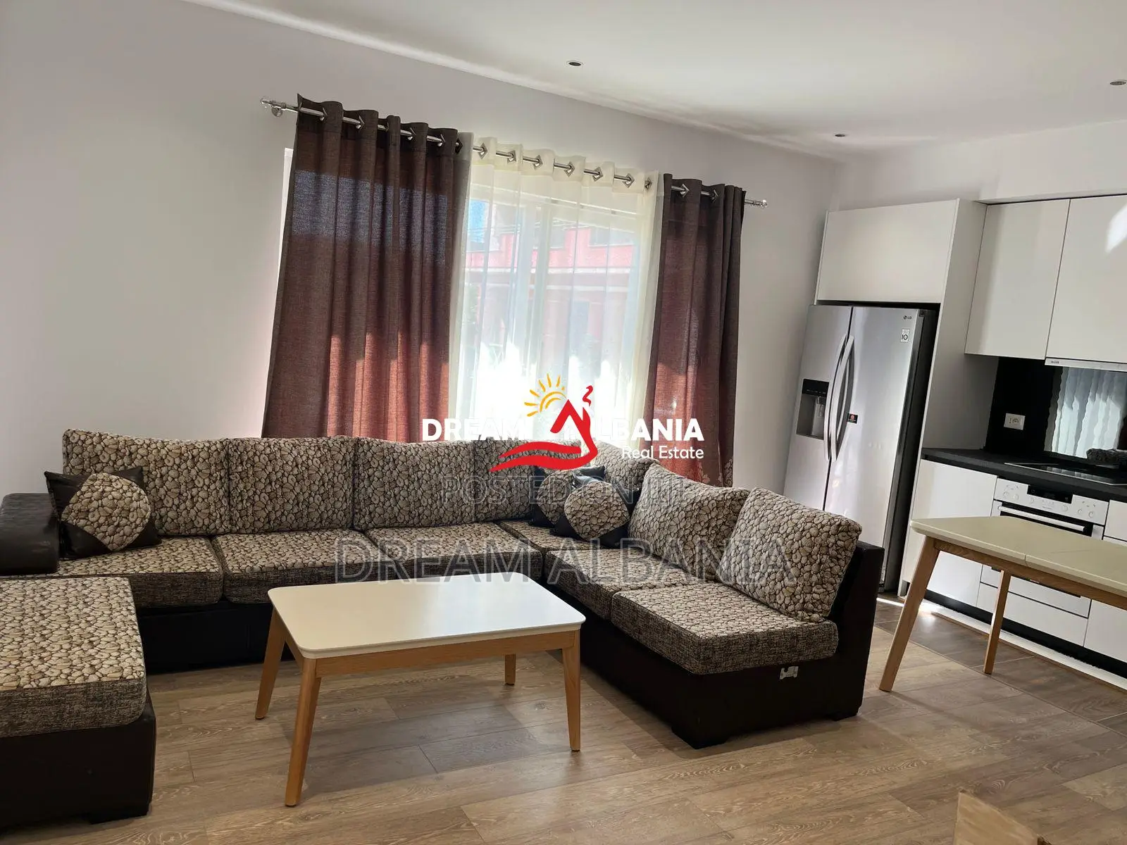 Jepet me qera Apartament 2+1 ne rrugen 5 Maji prane shkolles Tirana Jo
