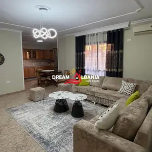 Jepet apartament 2+1+2+2 ballkone, me qera tek Myslym Shyri prane rrug