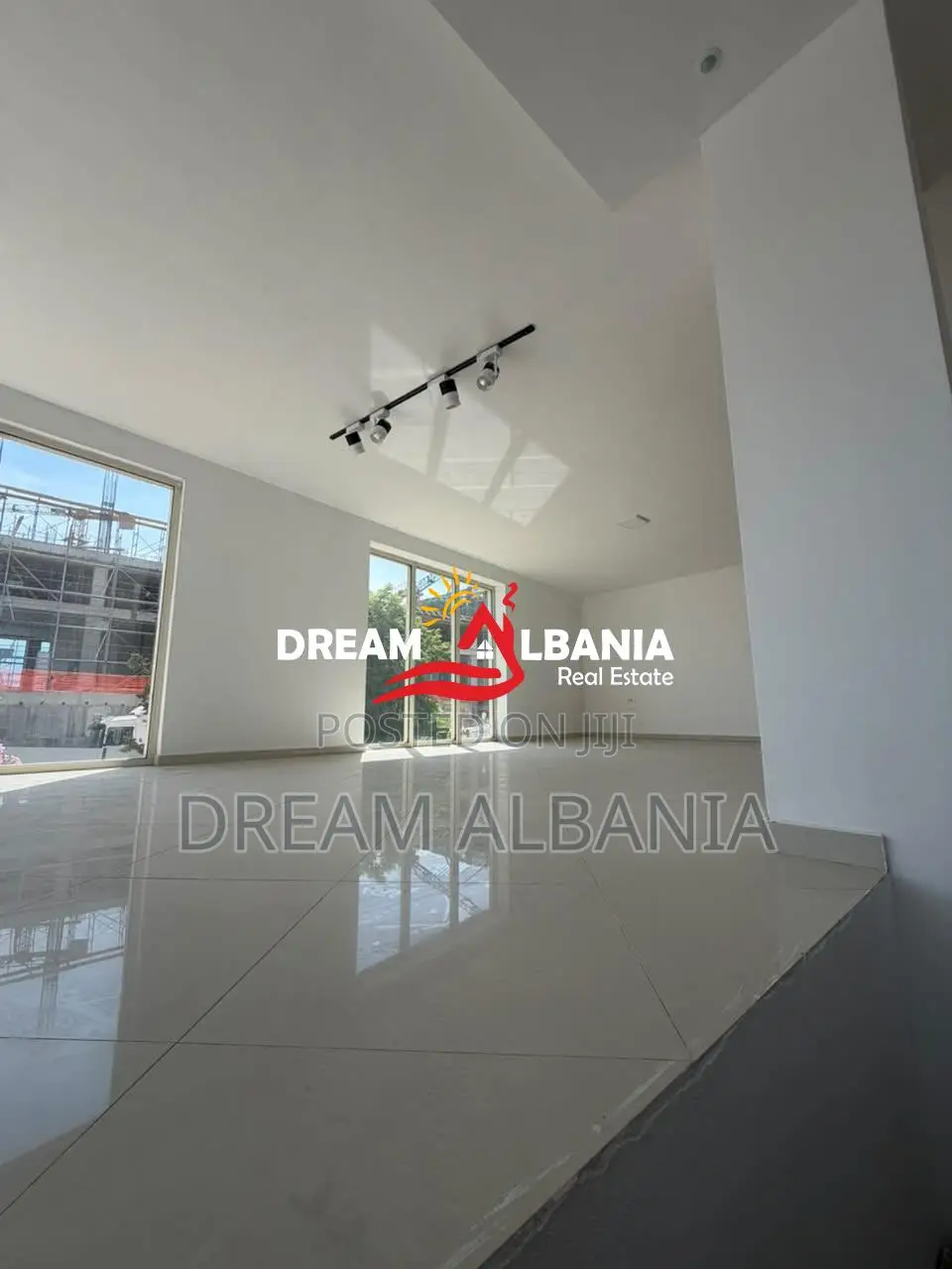 Jepet ambient biznesi me qira pranë Bulevardit Ri, TIRANE (42611557)