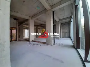Zyre me qera ne rrugen e Barrikadave, prane gjimnazit Sami Frasheri, T