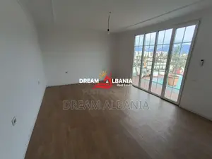 Ambient per zyre me qera ne Rrugen Besim Alla , prane pallateve Çabej 