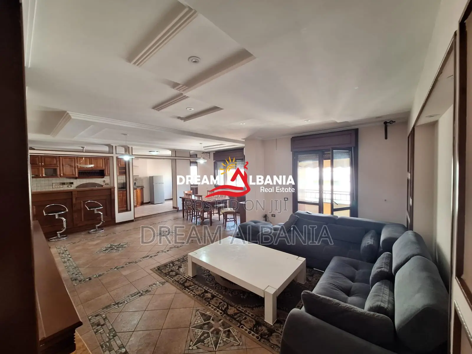 Jepet Apartament 3+1+2 me qera afer rrethrrotullimit te Komuna Parisit