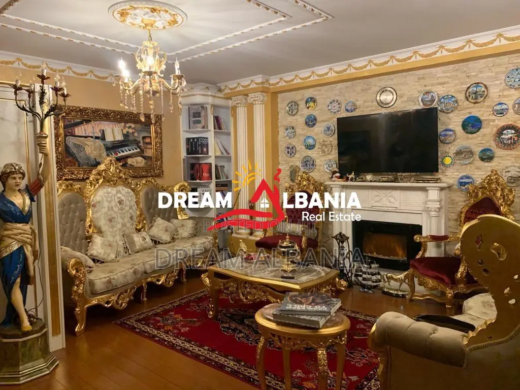 Shitet super apartament 2+1+2 garazhe dhe nje post parkimi ne Kinostud