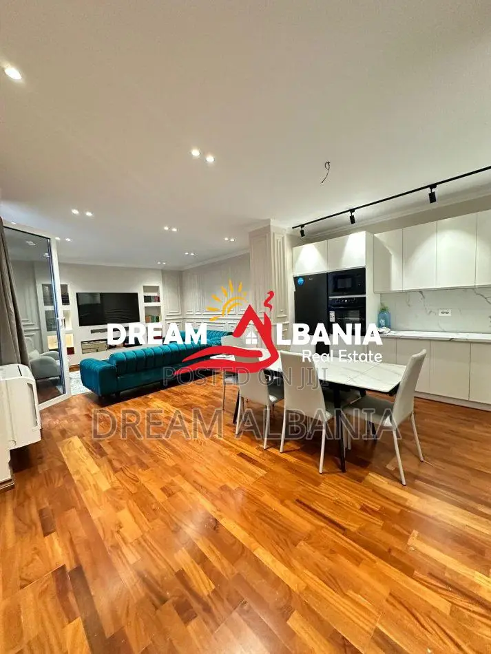 Jepet me qera apartament+verande | Penthouse 2+1+2 rruga e Kavajes (ID