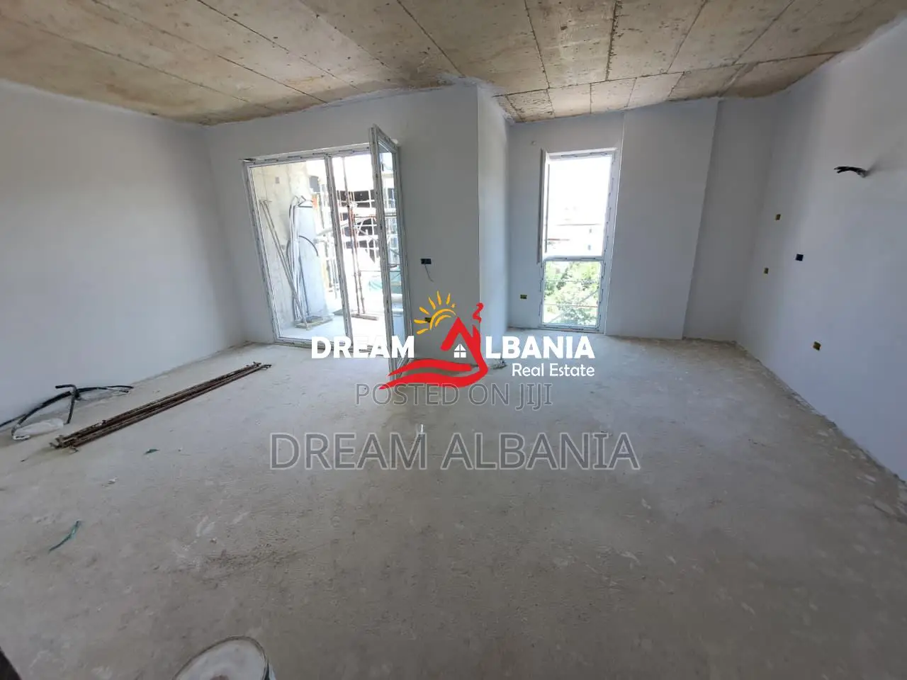 Apartament 2+1 ne shitje tek liqeni I thate prane Radisson Hotel ne Ti