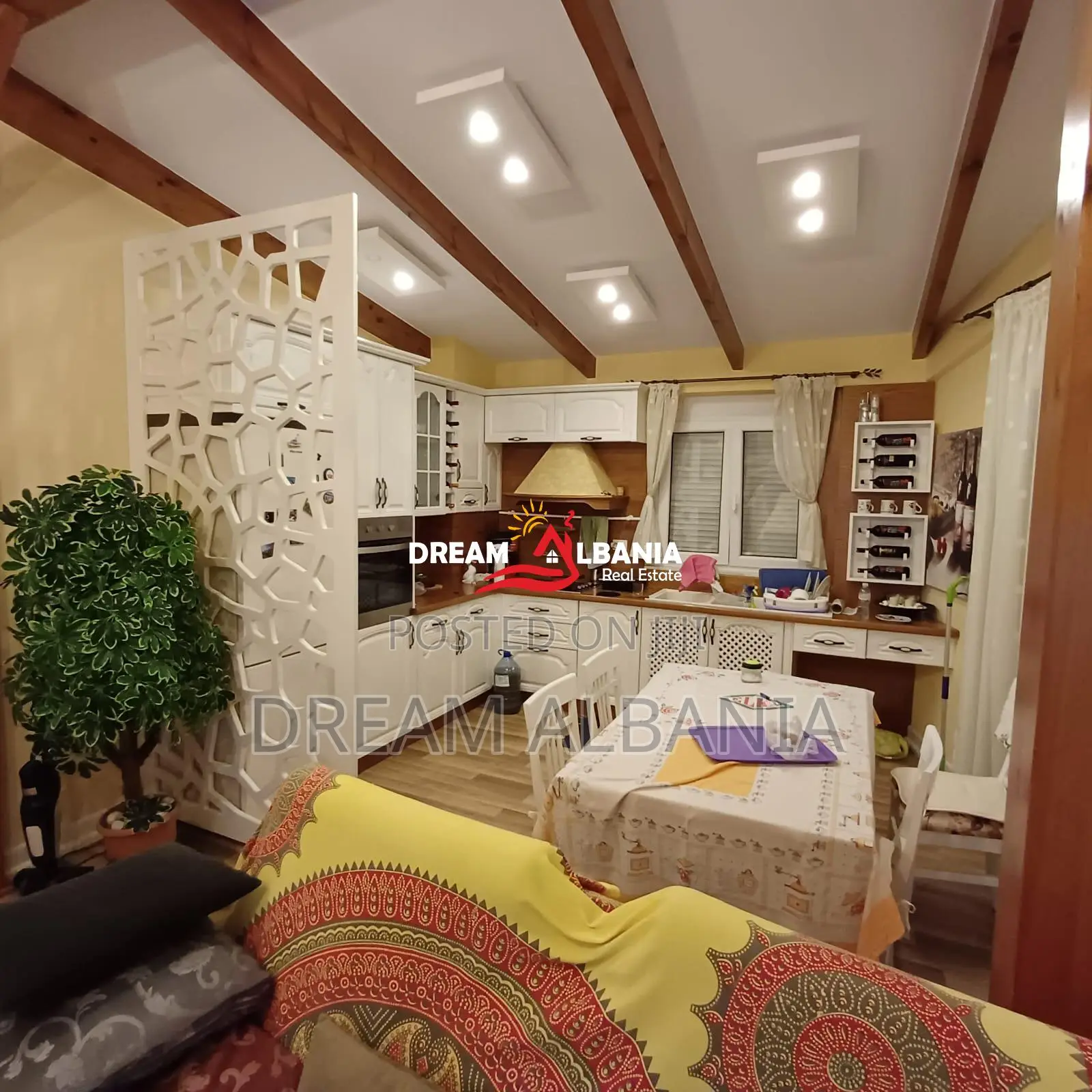 Apartament 2+1 ne shitje ne bregdetin e Lalzit ne nje Kompleks Reziden