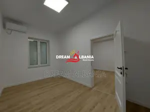 Jepet me qera ambient zyre 3+1 tek Shallvaret, prane Gjykates se Larte