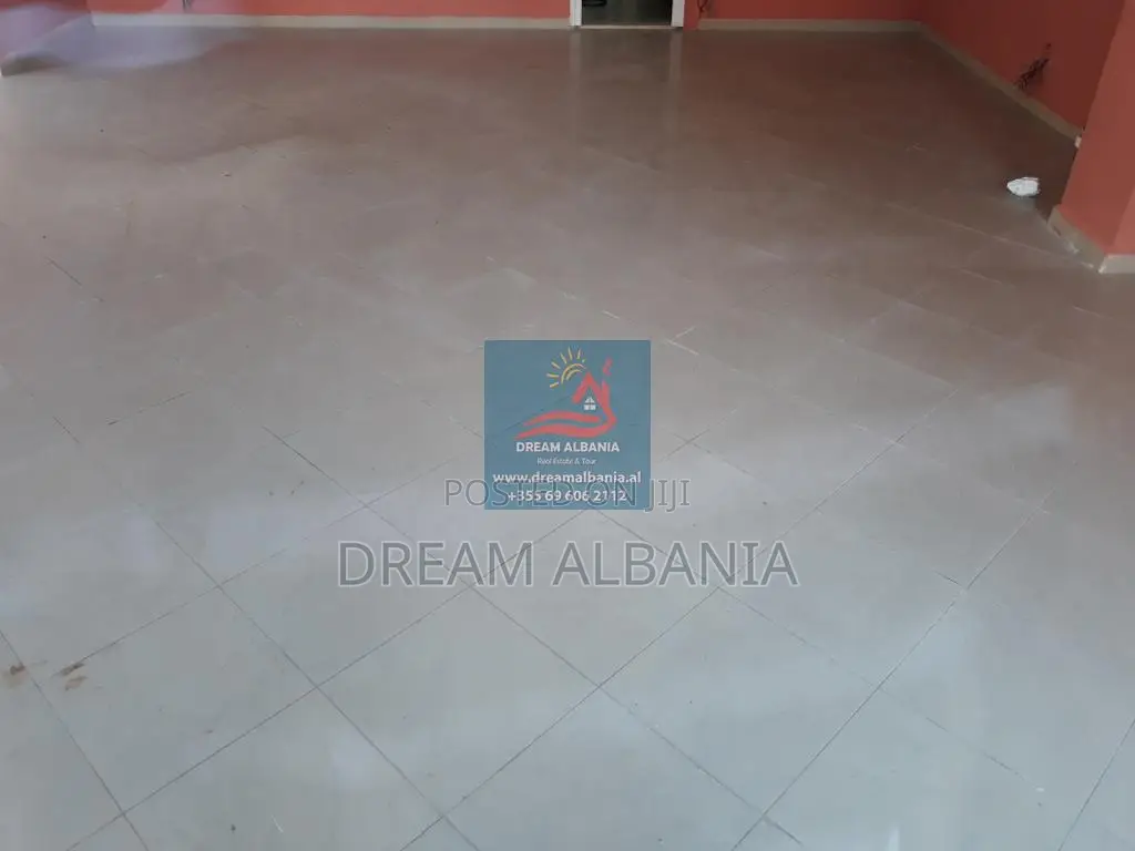 Shitet Dyqan, Rruga Mine Peza , perballe Hurry Fulltz, Tirane(ID 41710