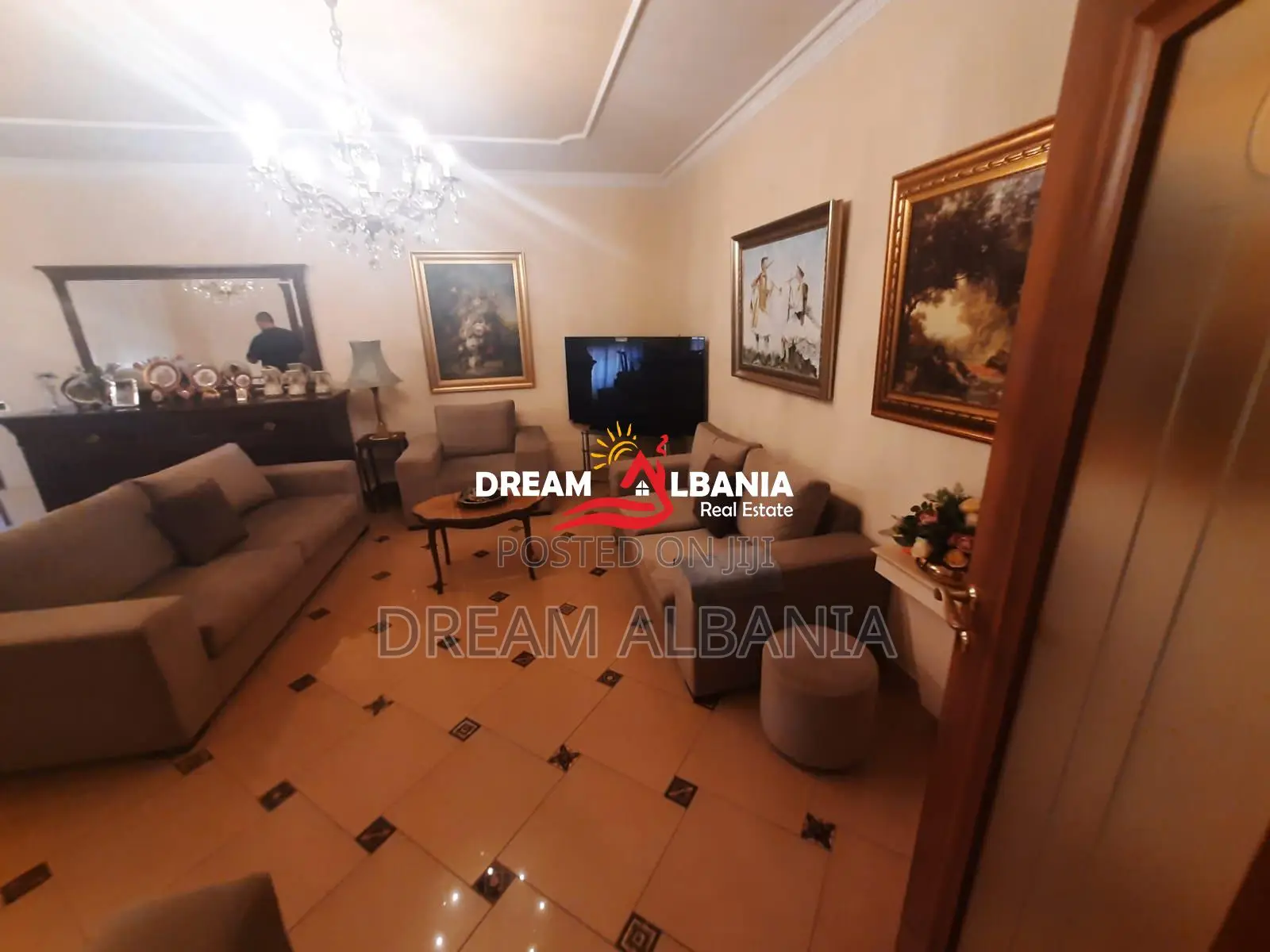 Apartamente 3+1 me qera ne qender ne Tirane (ID4231282 )