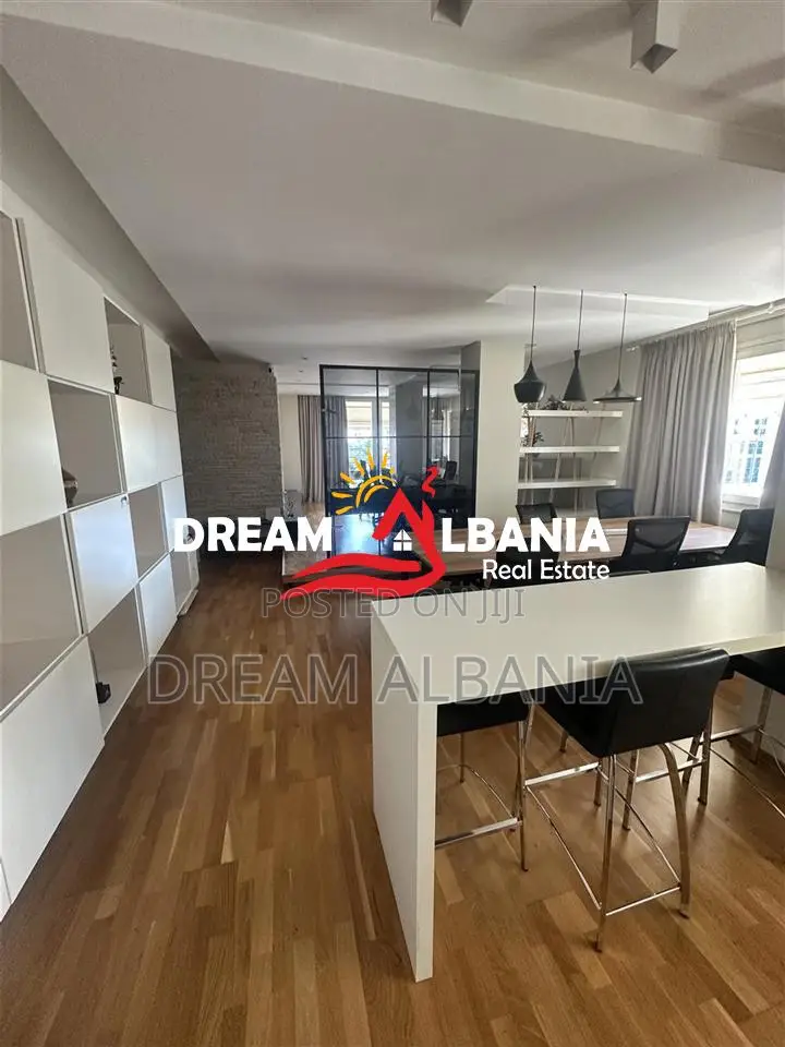 Zyra me qera ne Bllok ,Tirane (ID 42611194).