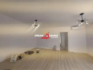 Ambjent 2+1+2 me qera tek Ish Ekspozita prane Gjykates, Tirane (ID 422