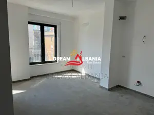 Ambjent per zyra me qera ne rrugen Karl Gega, prane Bulevardit te Ri (