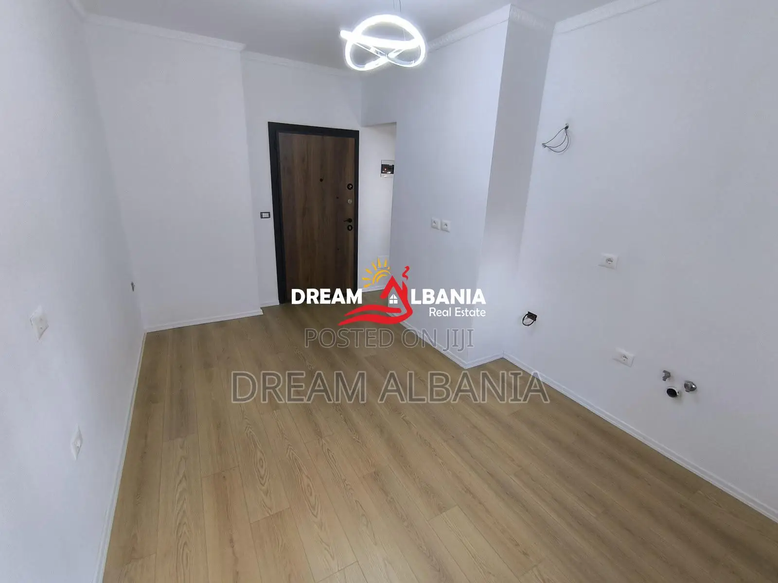 Shitet Apartament 1+1 prane Restorant Freskut, Tirane (ID 41111596)