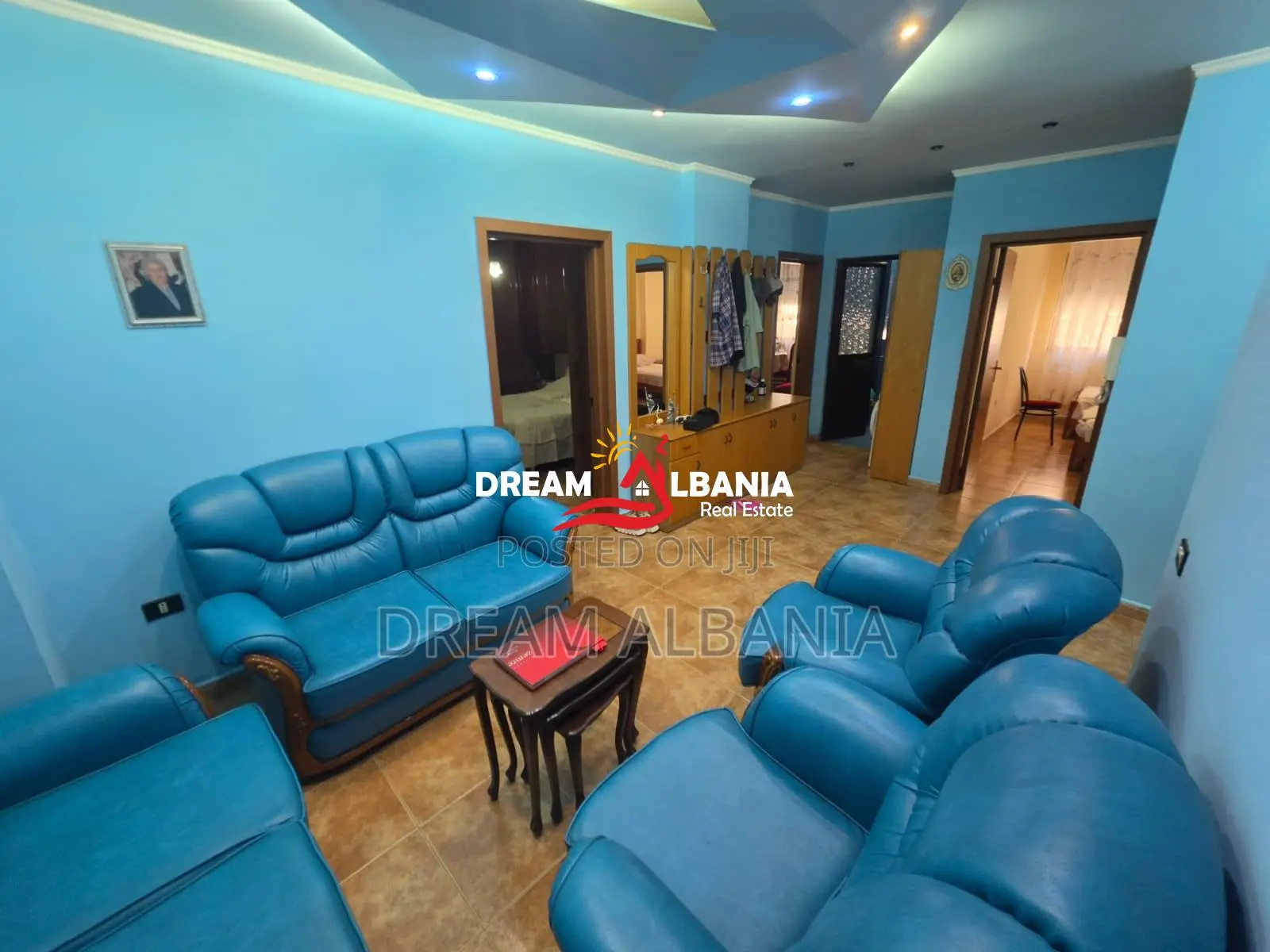 Shitet apartament 2+1+2 ne zonen e Bllokut prane Pallateve Agimi (ID 4