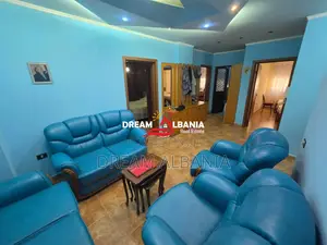 Shitet apartament 2+1+2 ne zonen e Bllokut prane Pallateve Agimi (ID 4