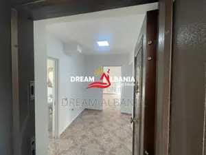Jepet me Qira Apartament 2+1 në Rrugën Ferit Xhajko (42215622)