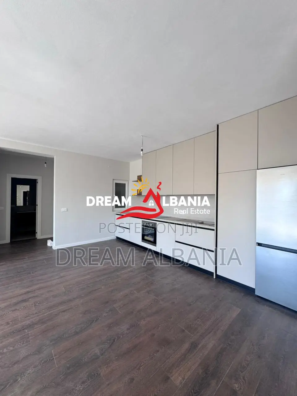 Jepen me qera 2 apartamente 2+1+Parking ne fund te Bulevardit te Ri, T