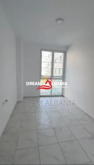Jepet me qera Ambient Biznesi Rruga Kavajes, mbrapa Square 21 (ID 4261