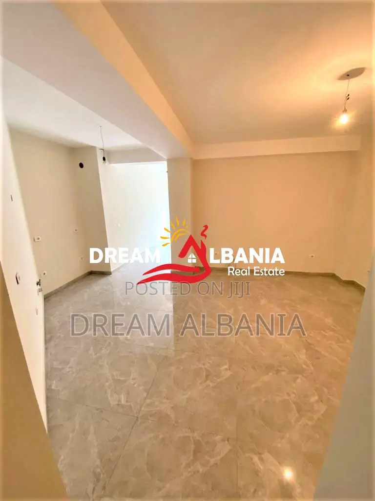 Zyre/Ambient Biznesi me Qera ne Qender prane Postes Qendrore ne Tirane