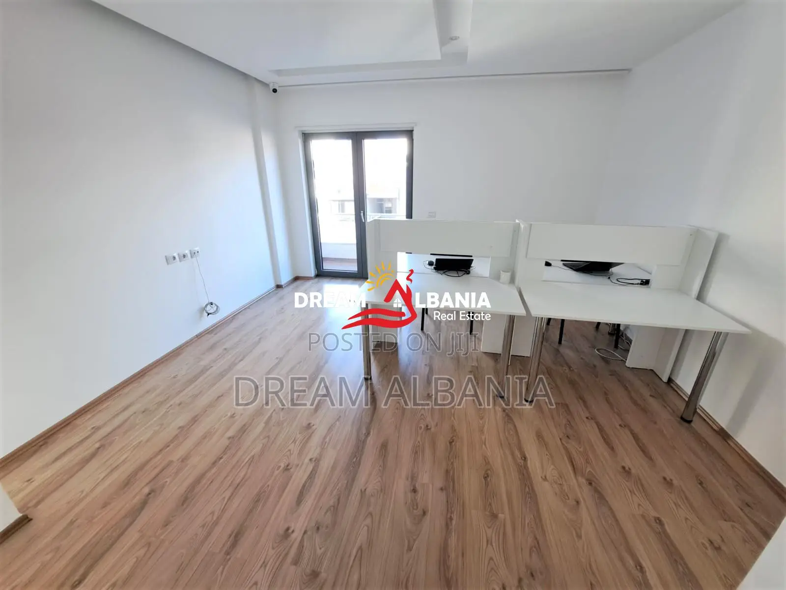 Zyre me qera tek Zogu i Zi tek Ring Center ne Tirane (ID 4261493)