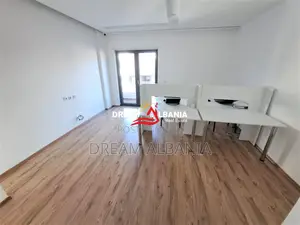 Zyre me qera tek Zogu i Zi tek Ring Center ne Tirane (ID 4261493)