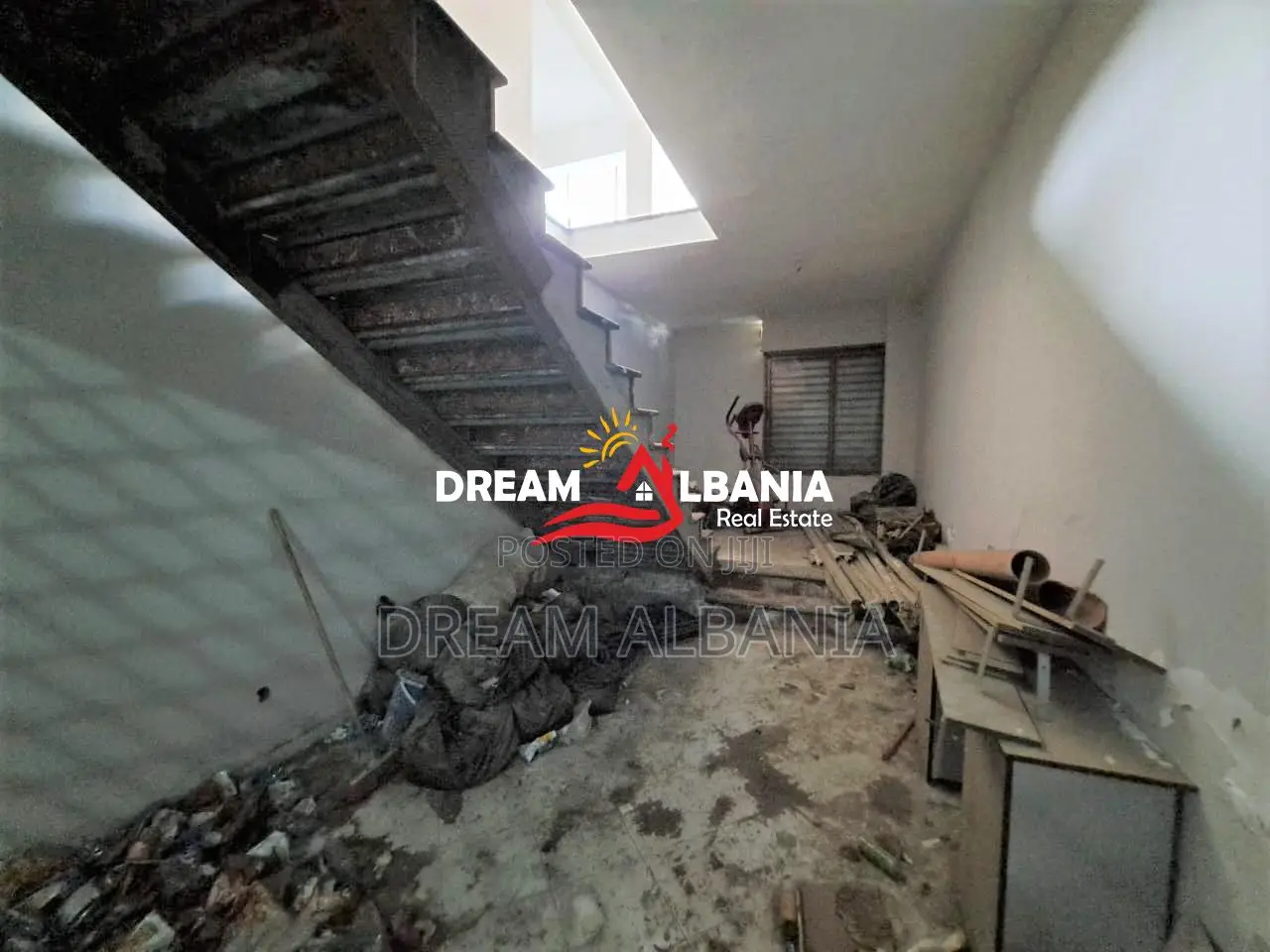 Ambient/zyra ne shitje ne rrugen Dritan Hoxha ne afersi te Procredit B