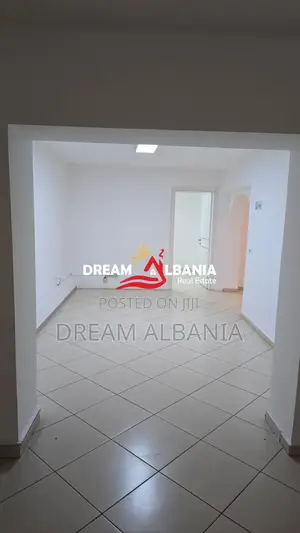 Zyre me Qera/Ambient Biznesi ne Rrugen Myslym Shyri, prane Someg ne Ti
