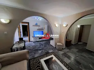 Apartament 2+1+2wc me qera tek Rruga Fortuzi prane Shkolles Jeronim De