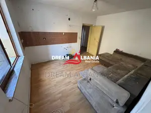 Shiten 2 Apartamente (1+1 dhe 2+1) tek Kryqezimi i 21 Dhjetorit (ID 41