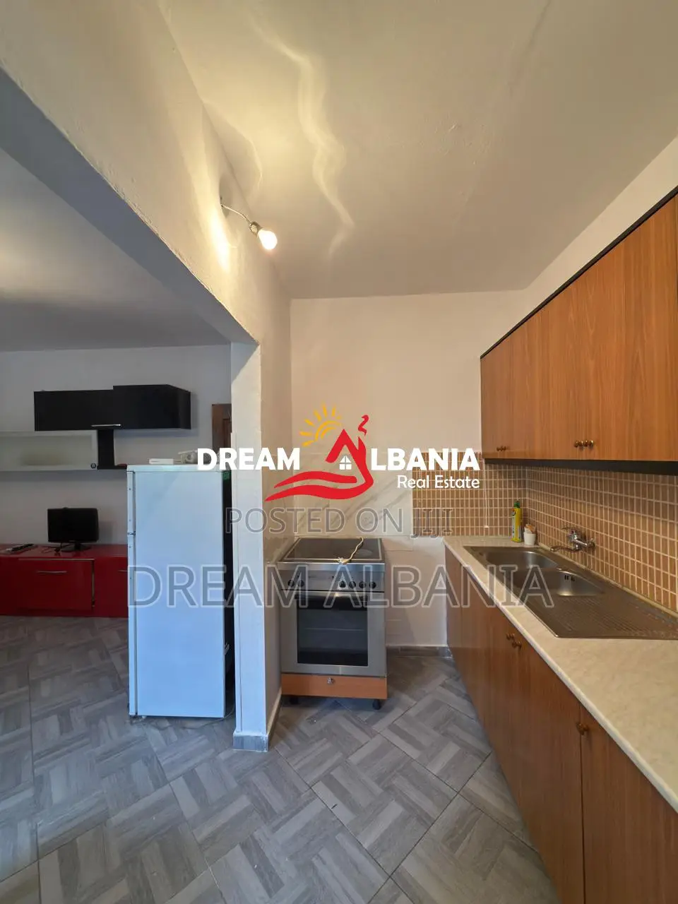 Shitet Apartament 1+1, Ish Stacioni i Fundit Tiranes Re, Prane Shkolle