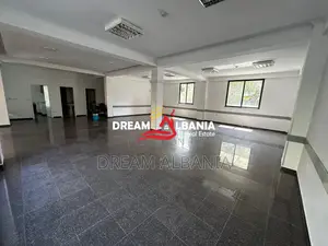 2 Ambjente per zyra me qera ne zonen e Varri Bamit (ID 42611106).