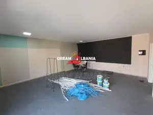 Jepet Me Qera Ambient Biznesi tek Zogu i Zi (ID 42611542)