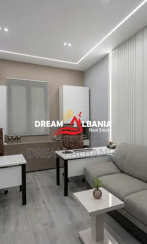 Jepet Me Qera Ambient Biznesi Buze Rruge tek Komuna e Parisit(ID 42711
