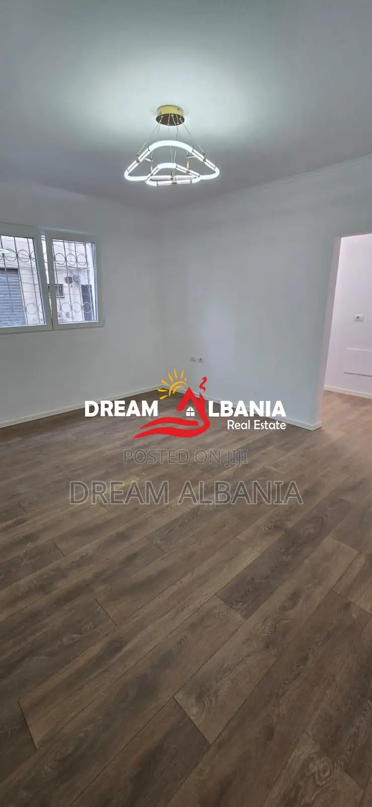 Apartament 1+1 ne Shitje tek Bulevardi Bajram Curri, prane Shkolles 1 