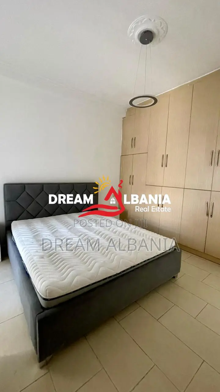 Jepet Apartament 1+1 me qera tek Rruga e Kavajes afer Qendres, Tirane 