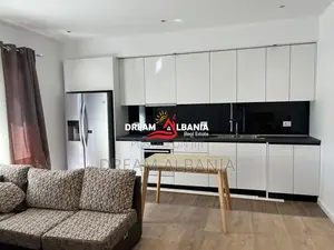 Jepet me qera Apartament 2+1 ne rrugen 5 Maji prane shkolles Tirana Jo