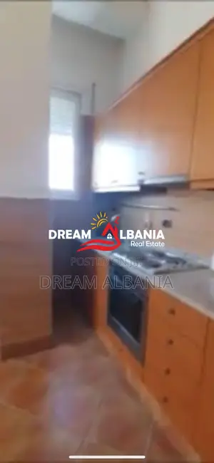 Apartament 1+1 me qera te Blloku i Ambasadave prane rruges se Kavajes 