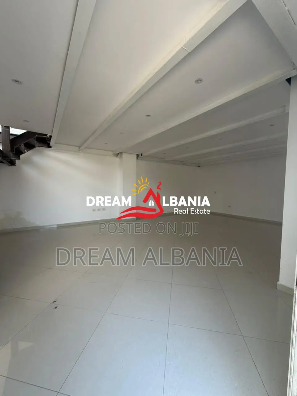 Jepet ambient biznesi me qira pranë Bulevardit Ri, TIRANE (42611557)