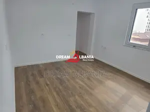 Shitet Apartament 1+1, Prane Shkolles Kuqe, Rruga Dervish Hekali (ID 4