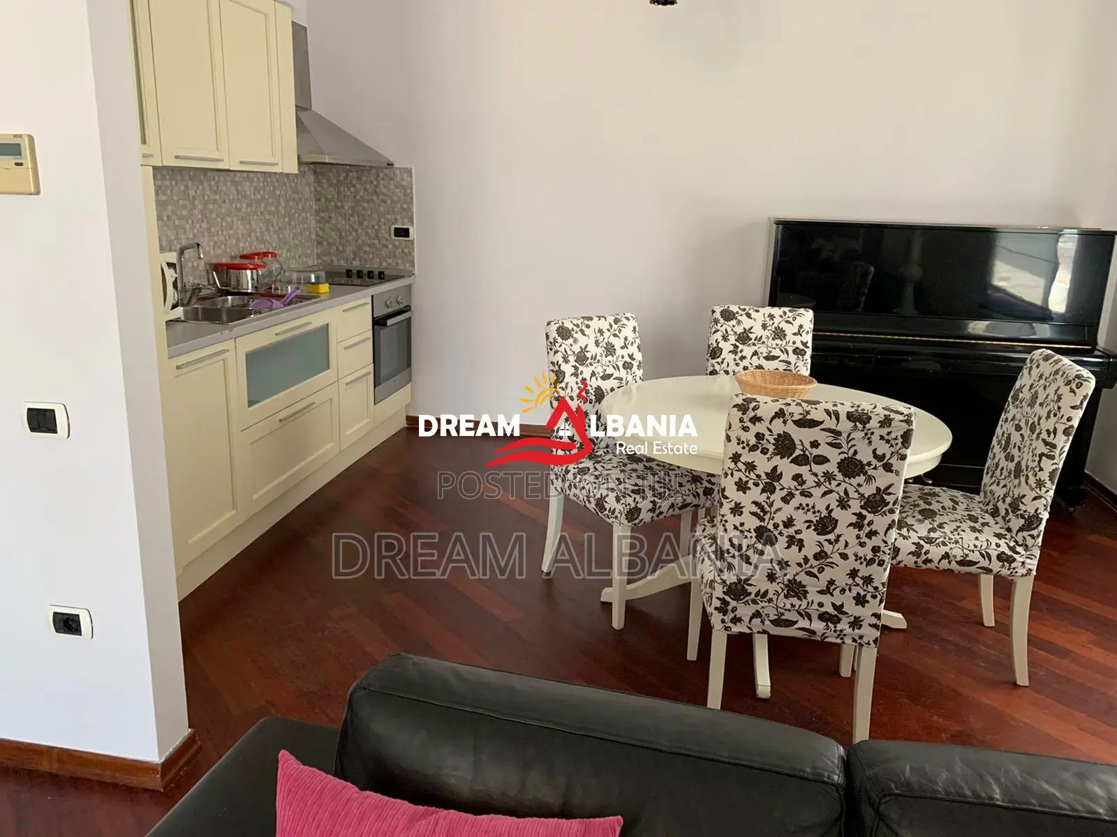 Apartament me qera 2+1+2wc+Parkim te Sheshi Wilson, Tirane (ID 4221520