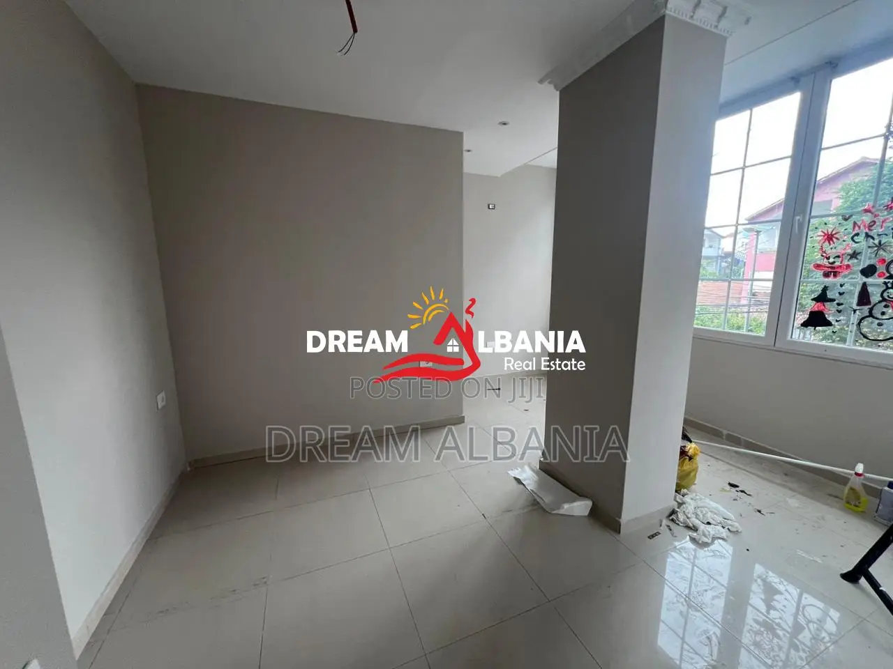 Jepen me Qera 2 Garsoniere Bosh pranë Concord Center – Rruga 5 Maji (4