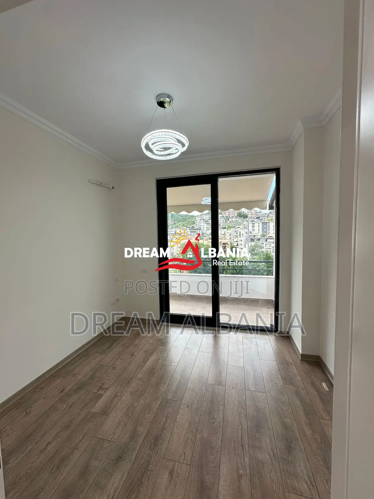 Shitet Apartament 2+1 – Tek Liqeni i Thatë, pranë Kenwood Store (41295