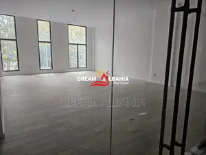 Ambient Komercial/Dyqan me qera ne rrugen e Kavajës tek Garden Buildin