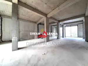 Zyre me qera ne rrugen e Barrikadave, prane gjimnazit Sami Frasheri, T