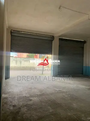 Magazine ne shitje ne autostraden Tirane-Durres prane QTU-se ne Tirane