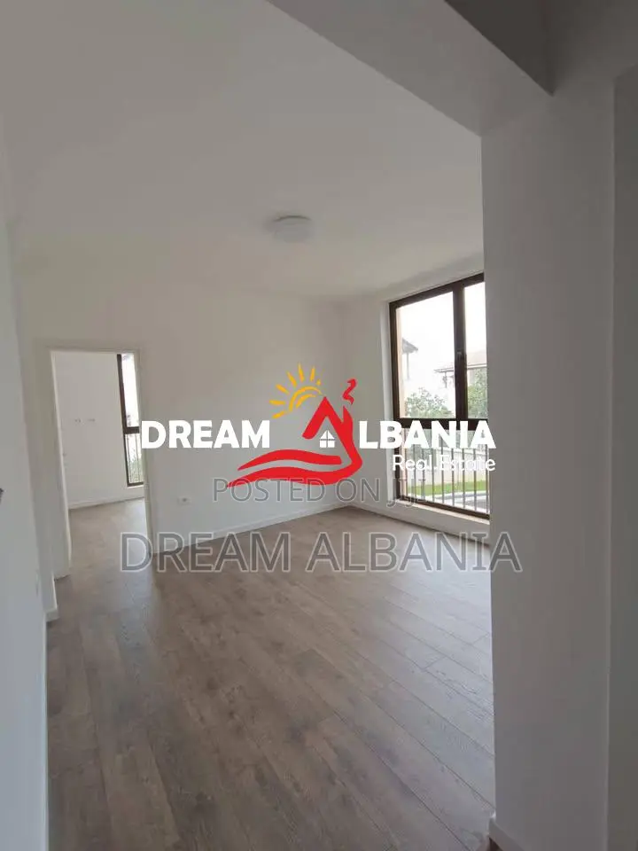 Jepet me qera Vile prane Vilave Amerikane te Senatoriumi, Tirane(42513