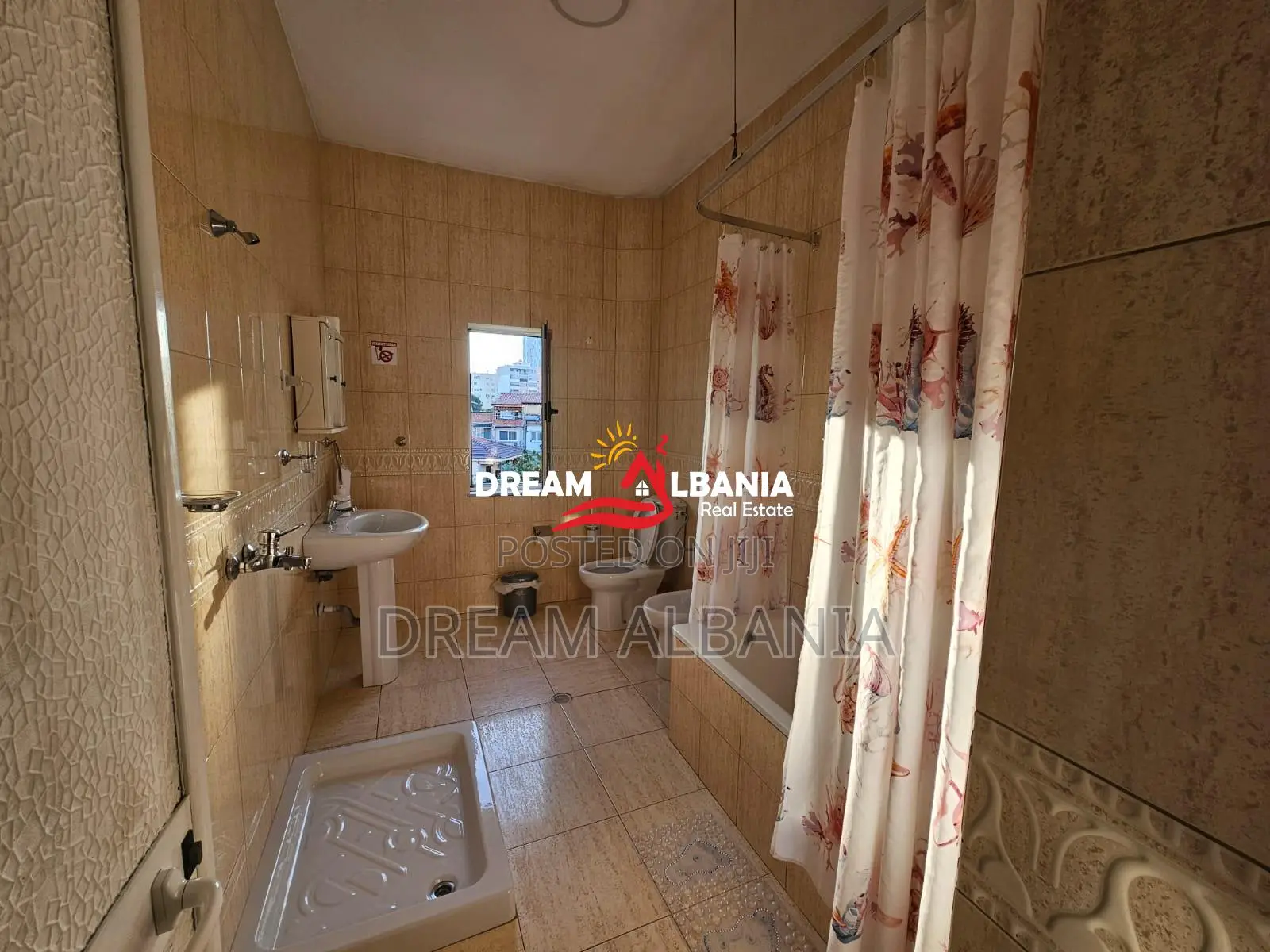 Shitet Hotel në Rr. Elbasanit pranë Ambasadës Amerikane – Tiranë (ID 4