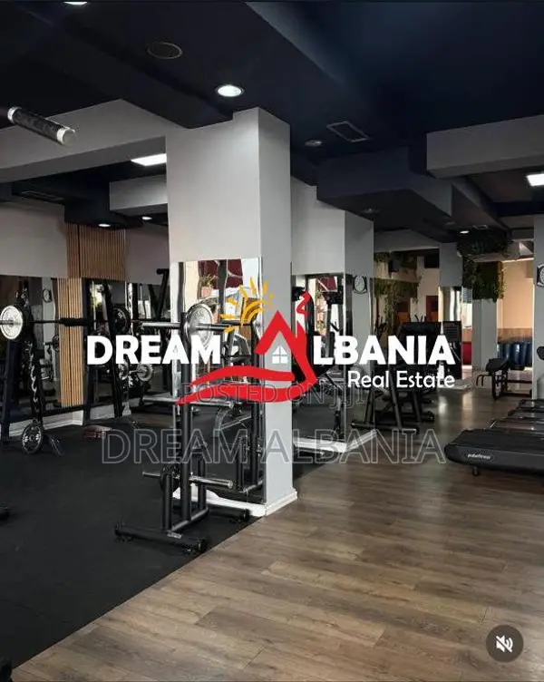 Shitet ambjent biznesi tek Rruga Elbasanit prane ish 7 Xhuxhave, Tiran