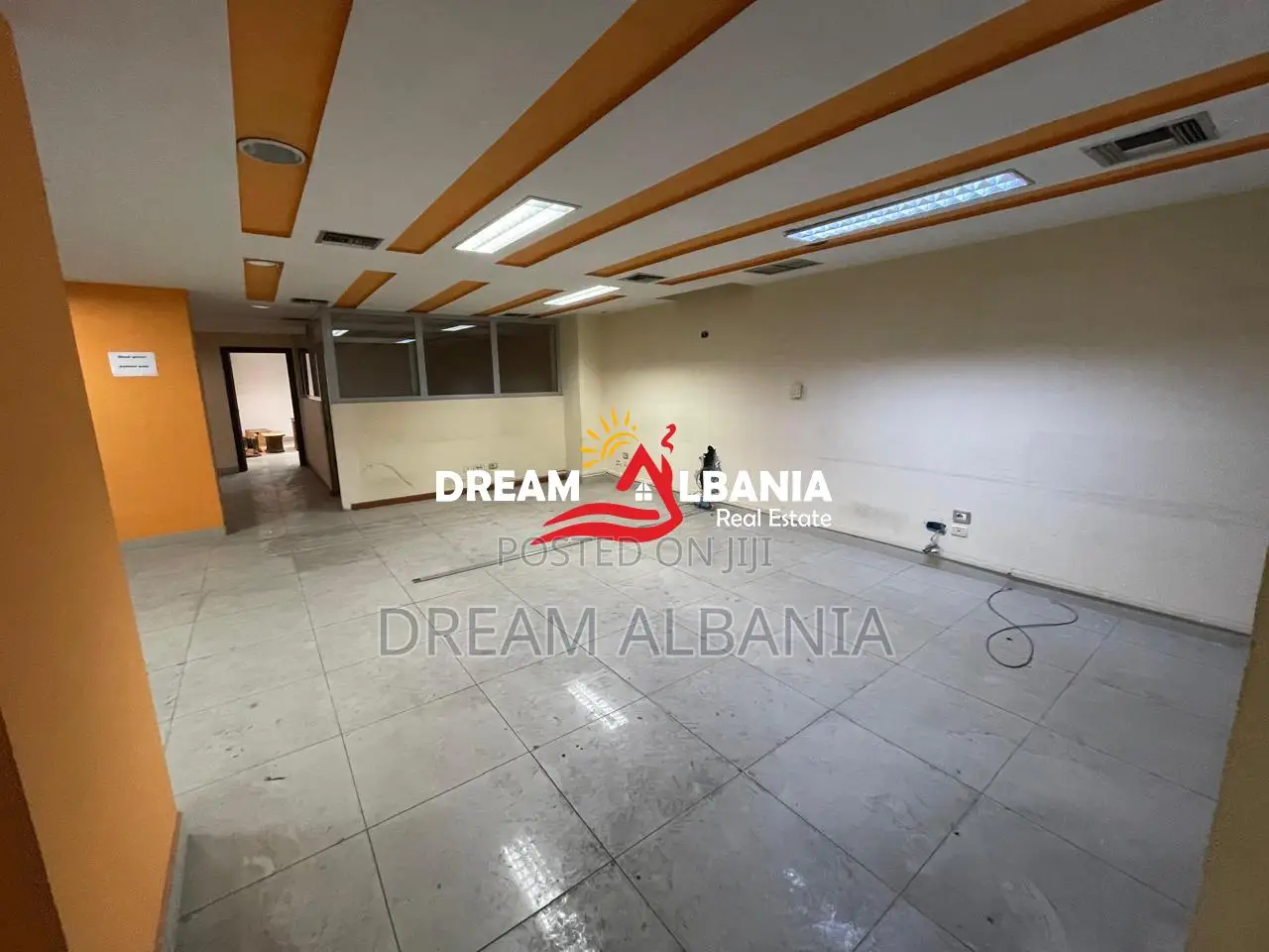 Jepet me qera ambient biznesi prane Stadiumit Dinamo, Tirane (ID 42719
