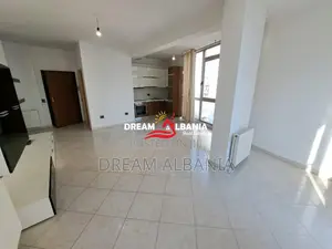Shitet Apartament 2+1+2WC Komuna e Parisit, Kompleksi KIKA 2 (ID 51210